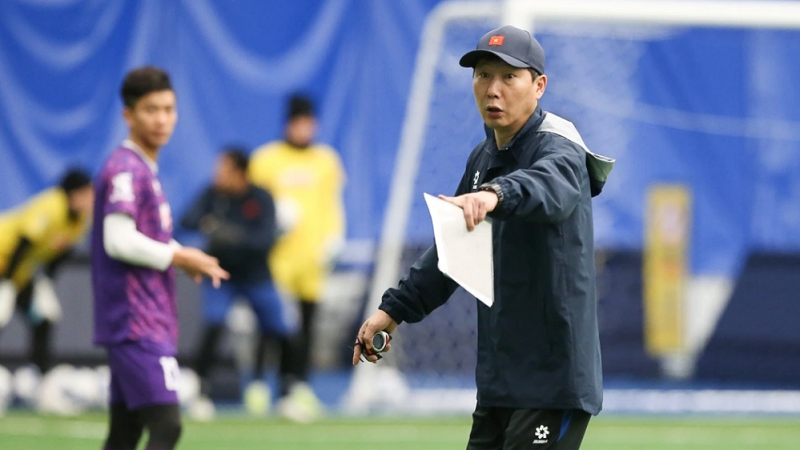 Lộ diện 17 cầu thủ Đông Nam Á được HLV Kim Sang Sik triệu tập đấu Man Utd
