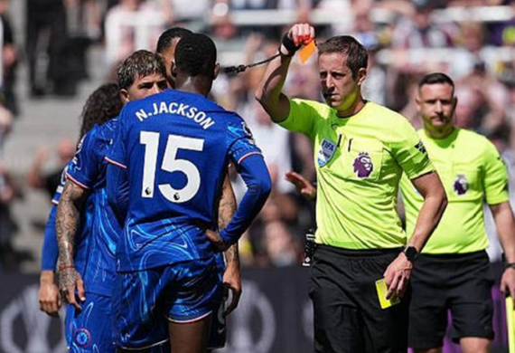 Thẻ đỏ của Nicolas Jackson và khoảng trống lớn trong chiến lược của Chelsea